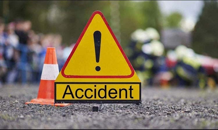 Pune Crime | A young man died in an accident when a car collided with a divider, an incident at Holkar Bridge