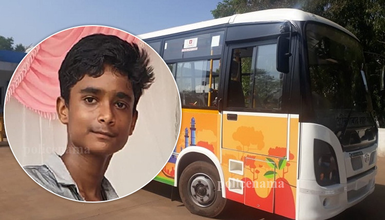 Aurangabad Crime | sticking head out of a city bus cost life class 9 student died on the spot in aurangabad