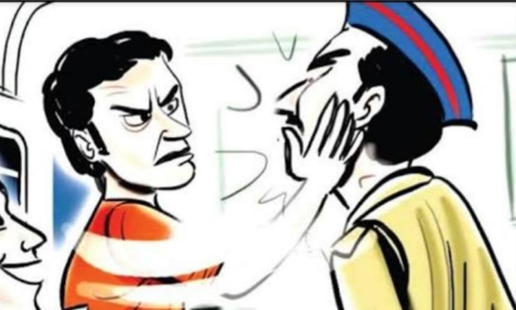 Pune Crime | A youth was arrested for smashing a beer bottle on the head of a traffic policeman