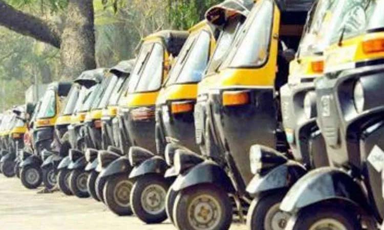 Pune News | rickshaw unions in pune call for agitation on 25th october 50 to 60 thousand rickshaw pullers participated in the strike