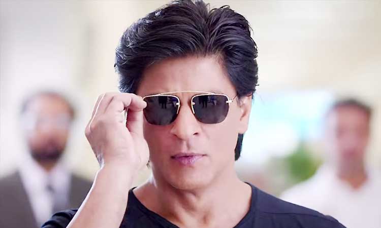 Shah Rukh Khan | shah rukh khan was stopped by the customs department at mumbai airport had to pay lakhs of rupees