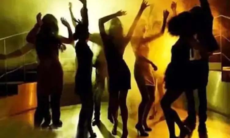 Pune Crime | Dance on DJ in Bandgarden area till late night ! pune police crime branch action on 'One8 Commune Bar' and 'Millers Luxury Club' hotel