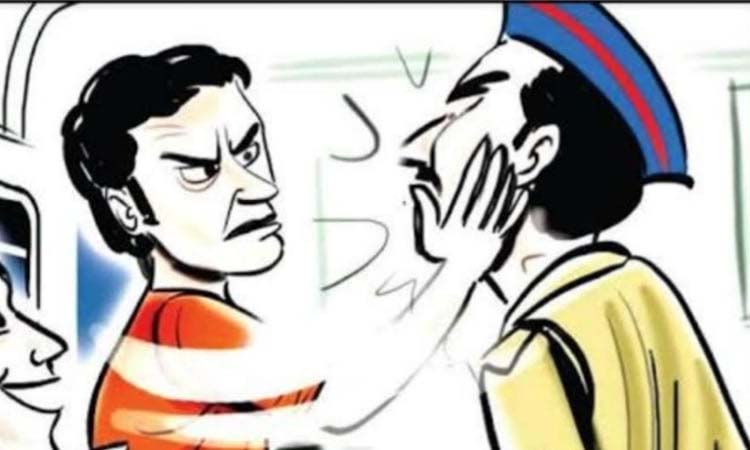 Pune Crime | Beating up a policeman who came to settle a dispute between husband and wife; FIR with Warje police