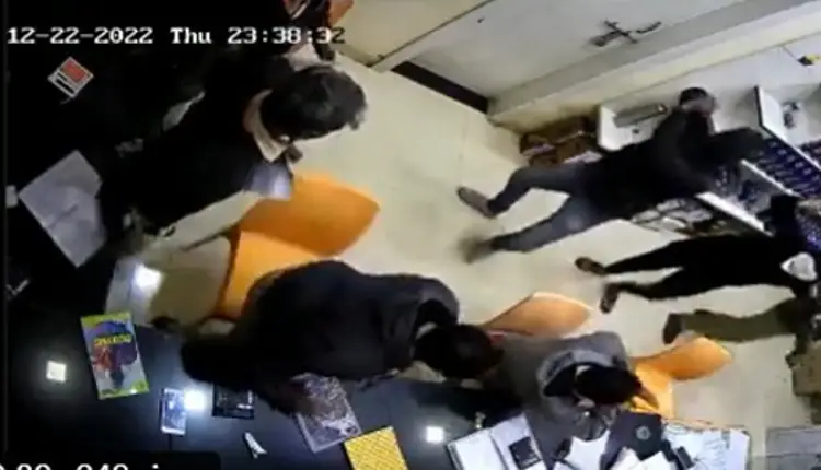 Pune Crime | petrol pump robbery workers were beaten with sticks incident was caught on cctv
