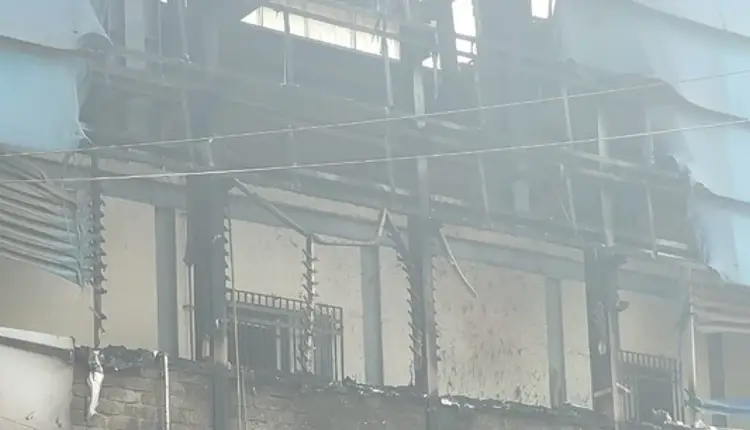Mumbai Fire News | video fire breaks out outside mumbai s andheri railway station no injuries reported