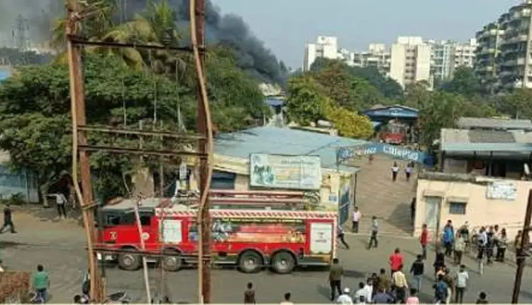 Pimpri Fire | fire at agarbatti company adjacent to akurdi school 400 students were expelled