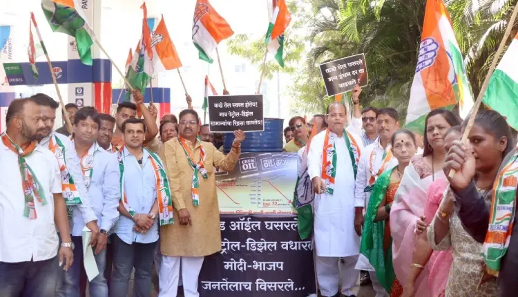Pune Congress | Unique movement of Congress to protest fuel price hike by placing barrels of petrol diesel on hand carts