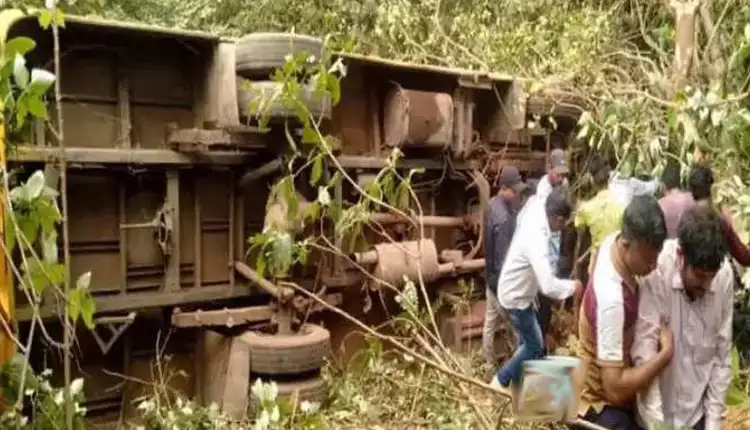 Pune Pimpri Crime | a bus of students from pen fell into a 40 feet deep gorge pune accident news