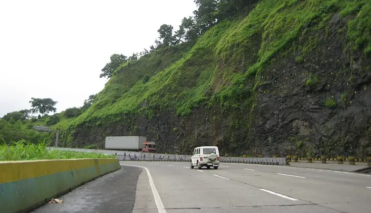 Khandala Ghat Accident-Anda Point | excursion bus accident at khandala ghat two students killed incident near anda point pune lonavala accident news
