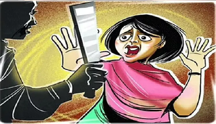 Pune Crime News | Husband spends money paid to book gold necklace, stabs wife for questioning; Incidents in Dhairi area