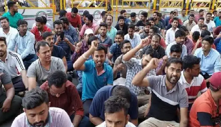 MPSC Student Protest In Pune | the new curriculum should be implemented from 2025 protest of mpsc students in pune