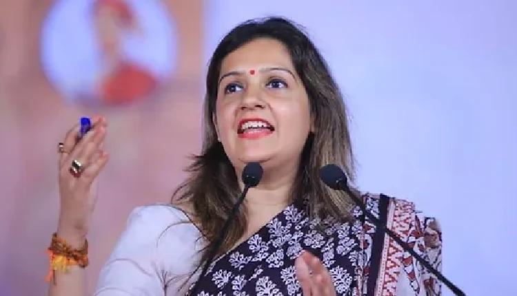 Priyanka Chaturvedi | priyanka chaturvedi criticized shinde group and modi government on election commission hearing