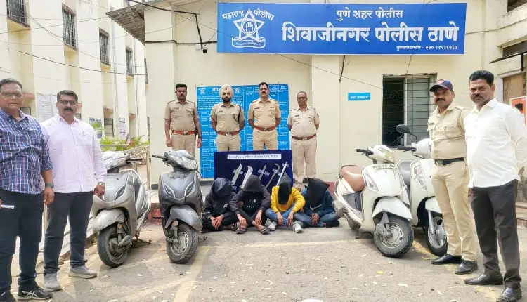 Pune Crime News | Shivaji Nagar Police Four people were arrested for creating terror by raising a knife on a woman in Khau Galli on JM Road Pune
