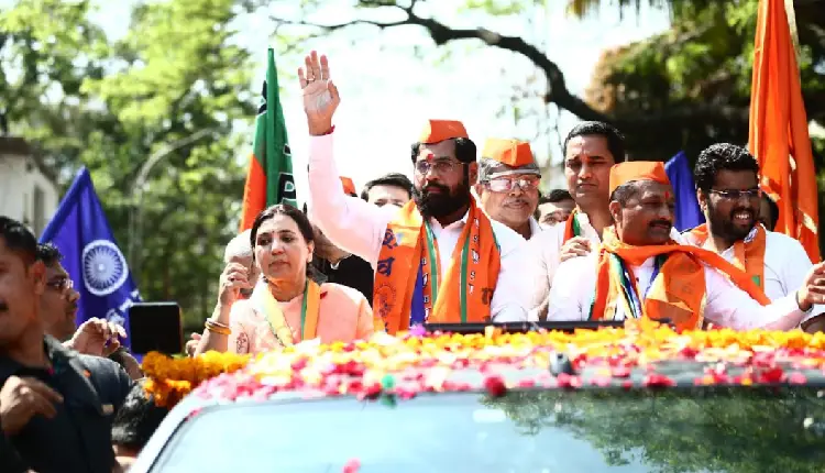 Pune Kasba Peth Bypoll Election | Chief Minister Eknath Shinde's grand road show to campaign for BJP candidate Hemant Rasane; Enthusiastic response from the general public