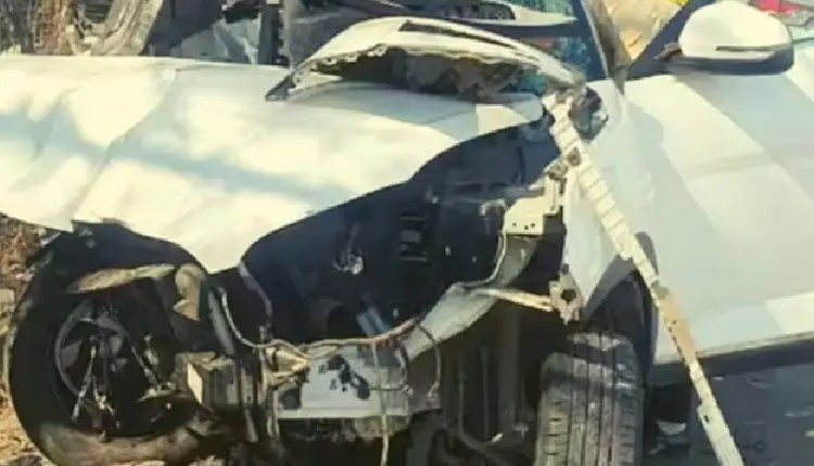 Mumbai Accident News | two people died in a car accident on the mumbai ahmedabad highway