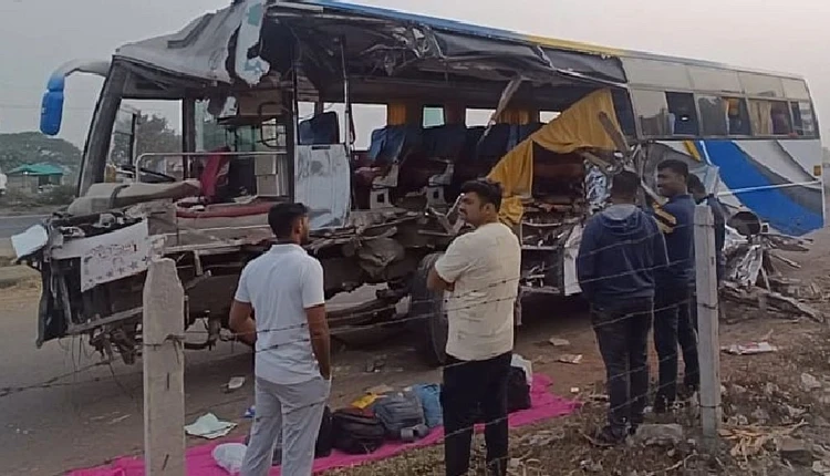 Pune Solapur Highway Accident | Including One Police Person Four-people-killed-spot-17-injured-luxury-bus-collided-truck-parked-road-near-chauphula-taluka-daund-pune-solapur-highway