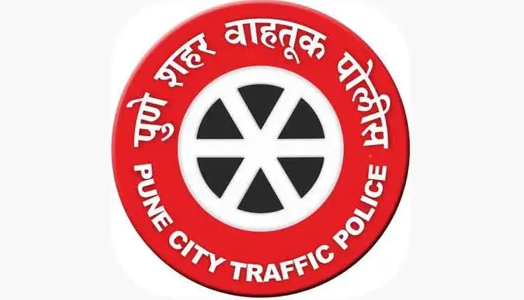 Pune Traffic Update News | The police officer himself got stuck in the traffic jam of Pune, it took an hour and a half to cover a distance of 2 km