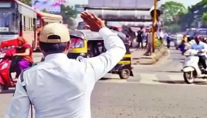 Pune Crime News | Shocking! A traffic policeman who stopped a speeding car was dragged by the driver for 50 meters from the bonnet, incident in Khadki