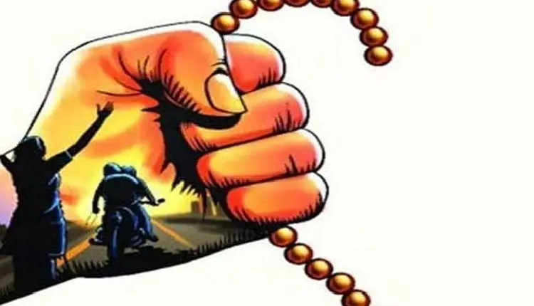 Pune Crime News | Taking advantage of Rangapanchami, he grabbed the gold necklace; The police arrested the thief on the spot