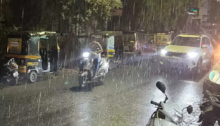 Rain in Pune | Rain showers in Pune, Pune residents panic due to sudden rain