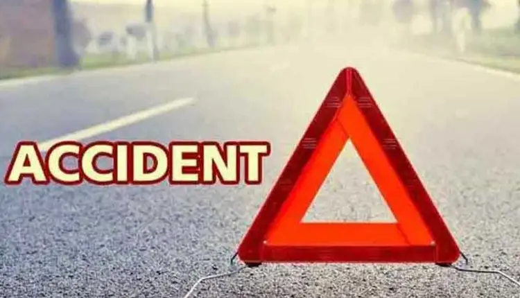 Chhatrapati Sambhajinagar Crime News | terrible accident involving car and truck on samriddhi highway three persons die two injured in the accident