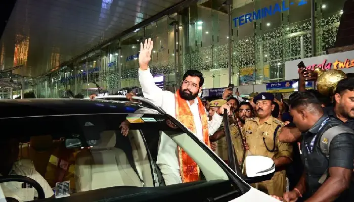 CM Eknath Shinde | A warm welcome to Chief Minister Eknath Shinde in Lucknow, said, 'Ayodhya for us, a matter of faith, emotion and identity' (Video)