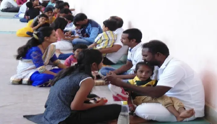 Maharashtra Prisons Implements New Policy | Meeting of male and female under-trial prisoners and female under-trial prisoners in front of their children, grandchildren and brothers and sisters outside the prison