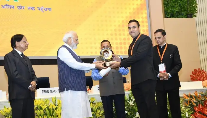 Pradhan Mantri Rashtriya Puraskar | Latur District Collector IAS Prithviraj B P and Solapur SP IPS Shirish Sardeshpande honored with 'Prime Minister's National Award'