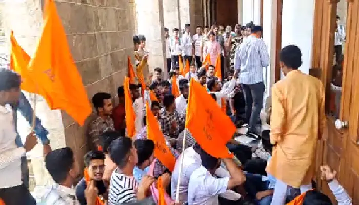 Pune University - SPPU News | abvp aggressive  protest in sppu pune  university against rap song shooting