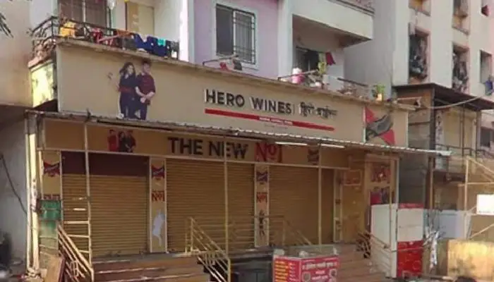 Pune Crime News | Sinhagad Road Police Station - Wine shopkeeper shot in air with intent to rob; Thieves fled as citizens gathered (Video)