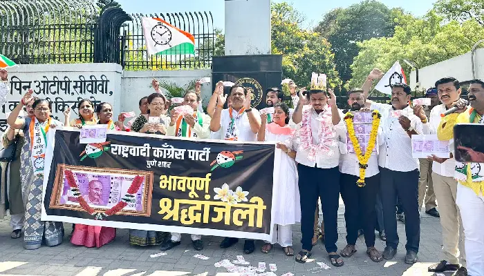 Pune NCP Protest News | On behalf of Pune Nationalist Congress Party, Tribute to 2000 Rupees notes outside Reserve Bank of India (Video)