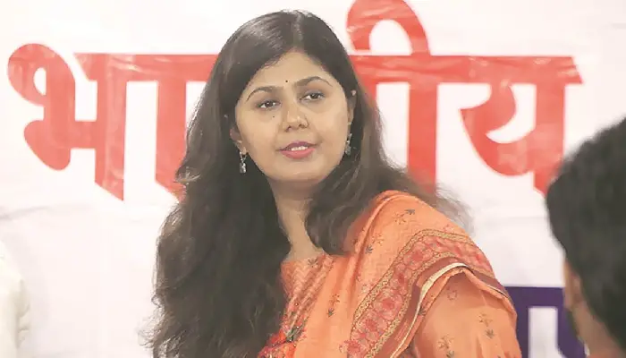  Maharashtra Politics News | sanjay raut says pankaja munde should come forward fearlessly
