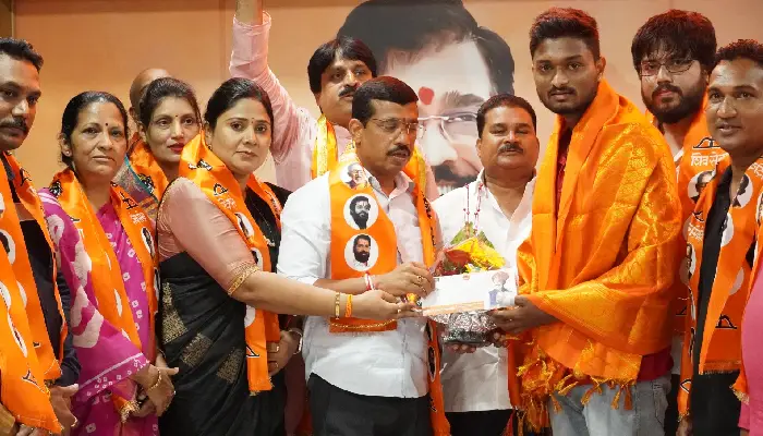Attack On Girl In Sadashiv Peth Pune | Pune Shiv Sena honors the youth who saved the life of a young woman in the Koyta attack by giving financial assistance