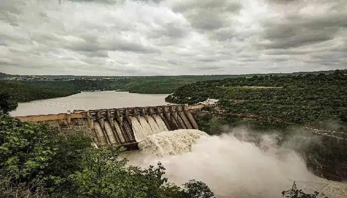 Koyna Dam | monsoon update heavy rains continue in koyna dam area mahabaleshwar koynanagar bam