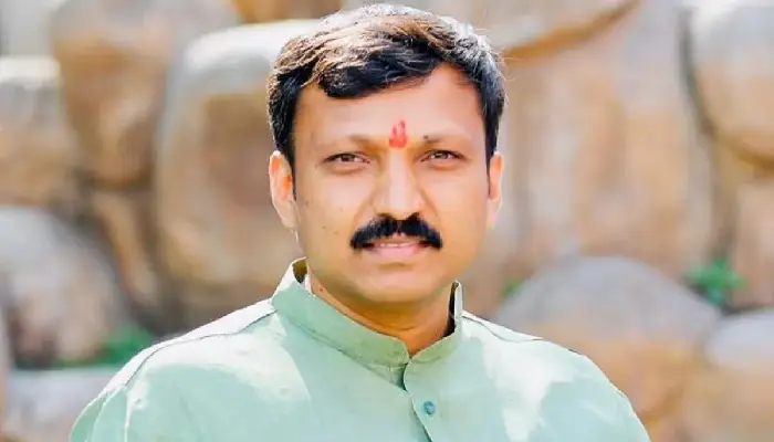 MP Omraje Nimbalkar | dharashiv shivsena ubt mp omraje nimbalkar escaped the accident