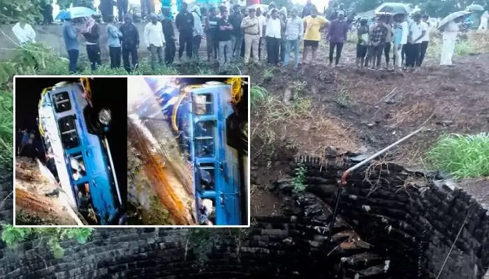 Satara Accident News | satara cruiser jeep falls in well on guhagar vijapur national highway