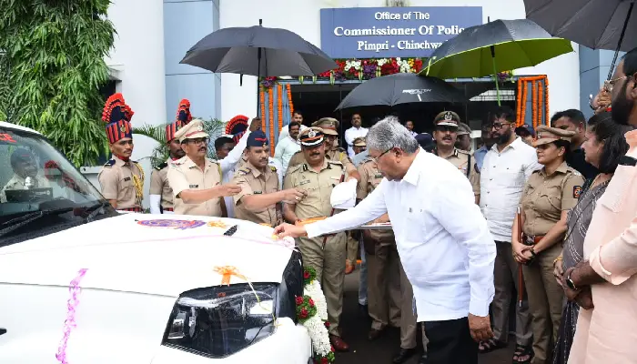 Pimpri Chinchwad Police News | Inauguration of new vehicles of Pimpri Chinchwad Police Commissionerate by the Guardian Minister