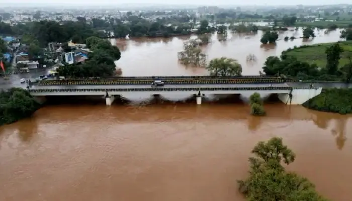 Kolhapur Rain Update | heavy rains in kolhapur panchganga river crosses warning level roads closed alert to citizens