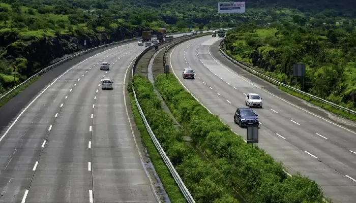 Mumbai Pune Expressway | traffic-will-be-close-down-for two hours special-block-to-remove-loose-portion-of-hill-landslide