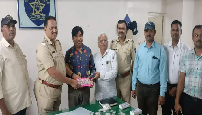 Pune Police News | A bag of jewelery worth Rs 2 lakh, which was left behind in the rickshaw, was recovered by the police