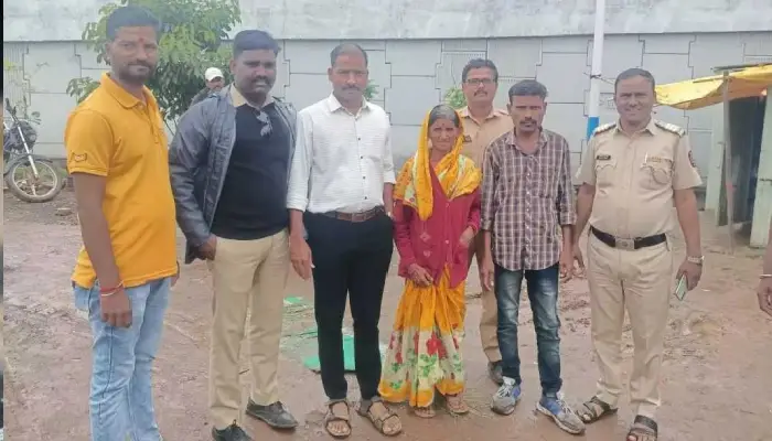 Pune Police News | Missing grandmother safely in family custody thanks to social media, thanks to beat marshal warje malwadi police