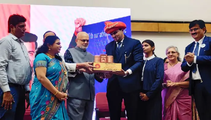 Pune News | Abhi Groups' Abhishek Joshi was presented with the 'Shrimant Thorle Bajirao Peshwa Youth Entrepreneur' award