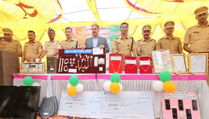 Nandurbar Police News | Nashik District Special Inspector General of Police Dr. B. G. 47 lakh worth of goods returned to the original owners by Shekhar Patil