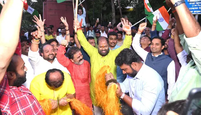 Chandrayaan-3 | Pune: Bharatiya Janata Party (BJP) celebrates success of Chandrayaan-3 campaign