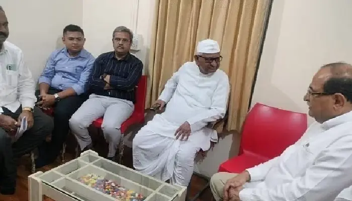 Maharashtra Lokayukta Act | minister radhakrishna vikhe patil met social worker anna hazare over lokayuktas act in ahmednagar