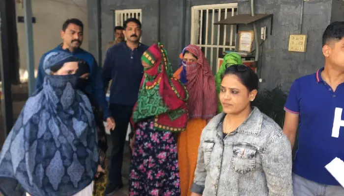 Pune Crime News | Pune crime branch social security cell big action in Budhwar Peth! 7 Bangladeshi nationals including minor girl arrested (Video)