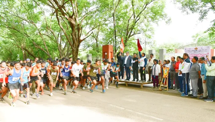 SPPU Mini Marathon | A 'mini marathon competition' was held among young students of Savitribai Phule Pune University; Health awareness was done.