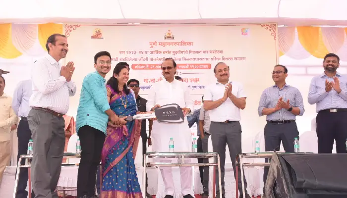 Ajit Pawar | Deputy Chief Minister Ajit Pawar distribution of prize to the citizens who have paid pmc property tax on time