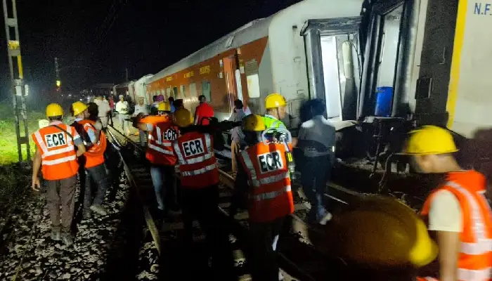 Buxar Train Accident | north east express derailed in buxar bihar know the reason