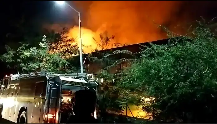 Baramati Fire News | godown fire at midc in baramati due to shot circuit